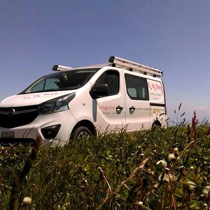 Véhicule Gottofrey Installations électriques dans la campagne du Gros-de-Vaud